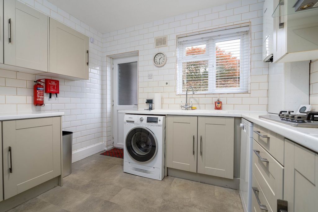 Property photo 2 of 21 Picture No. 27