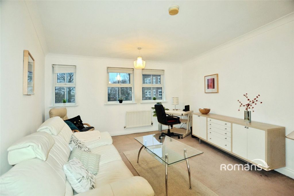 Property photo 2 of 9 Picture No. 12