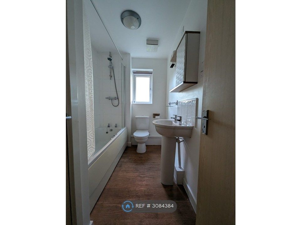 Property photo 3 of 9 Bathroom