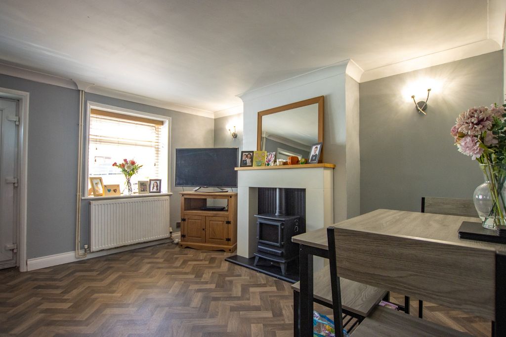 Property photo 3 of 14 4228316