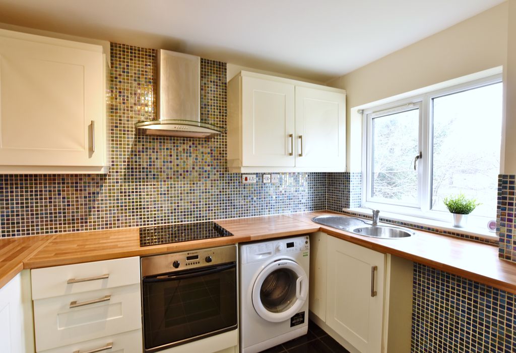 Property photo 2 of 6 Kitchen