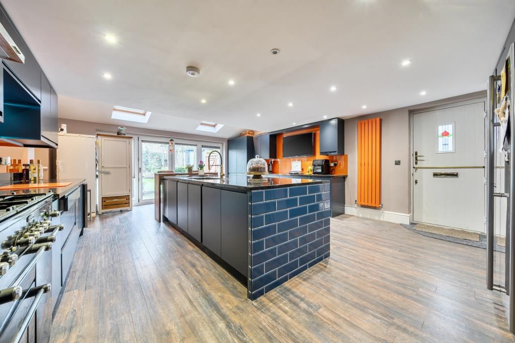 Property photo 2 of 17 Kitchen