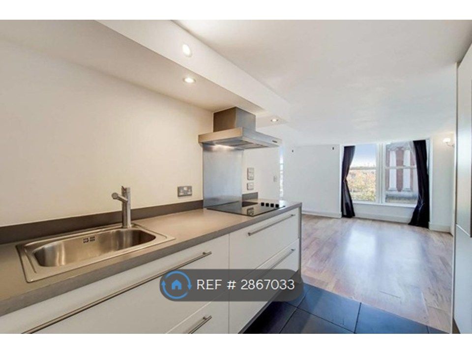 Property photo 3 of 17 Kitchen