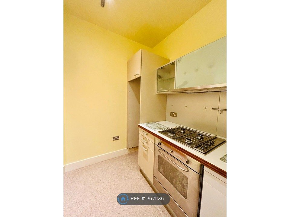 Property photo 3 of 18 Kitchen 2