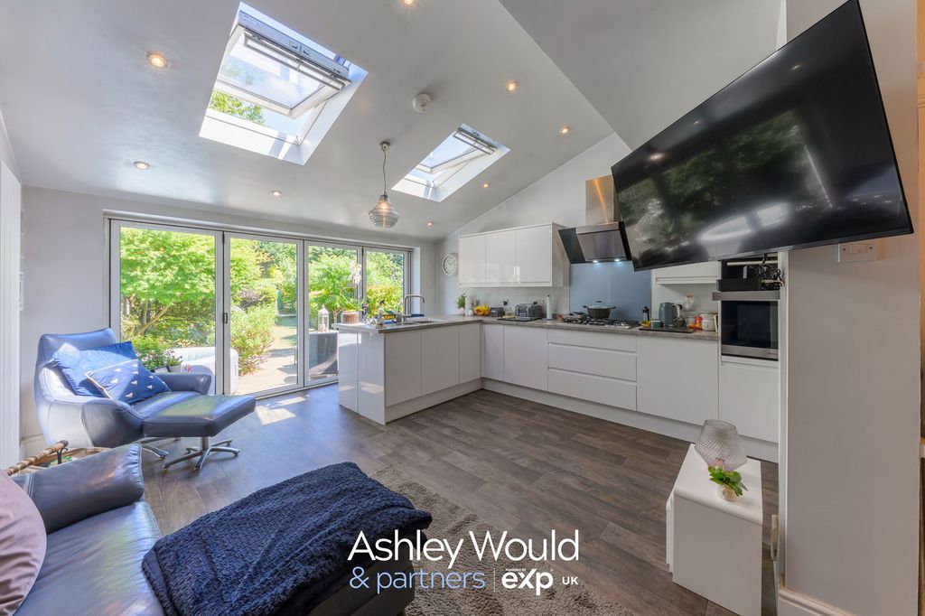 Property photo 2 of 30