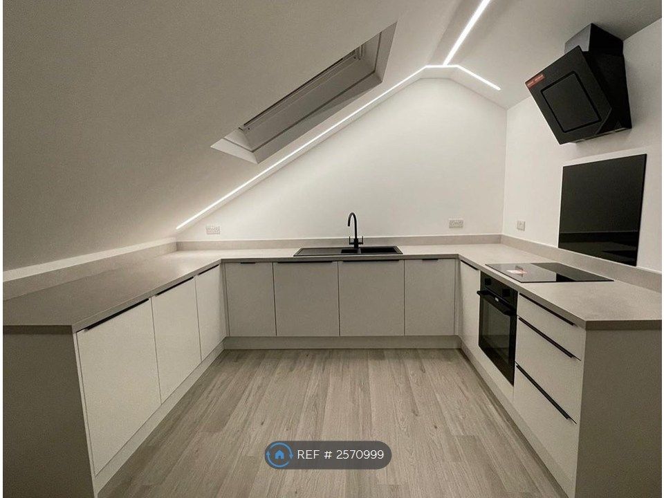 Property photo 2 of 7 Sleek &amp; Stylish Fully Integrated Kitchen.