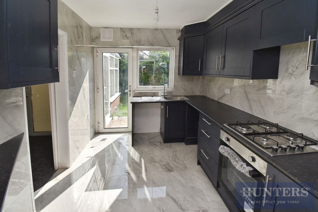 Property photo 3 of 12 Kitchen