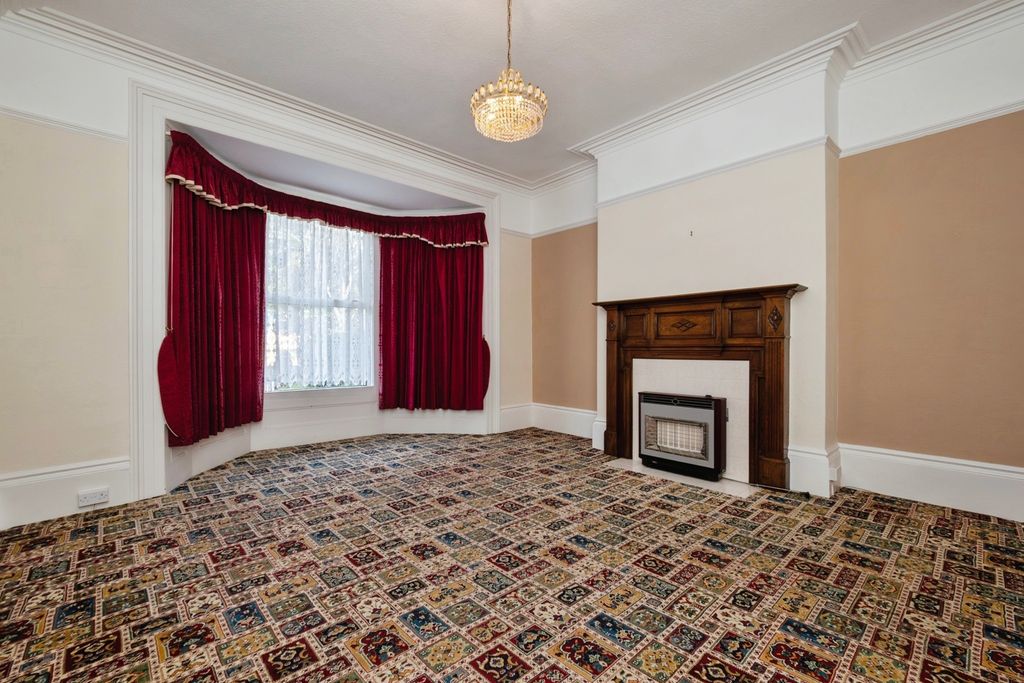 Property photo 2 of 17 Photo