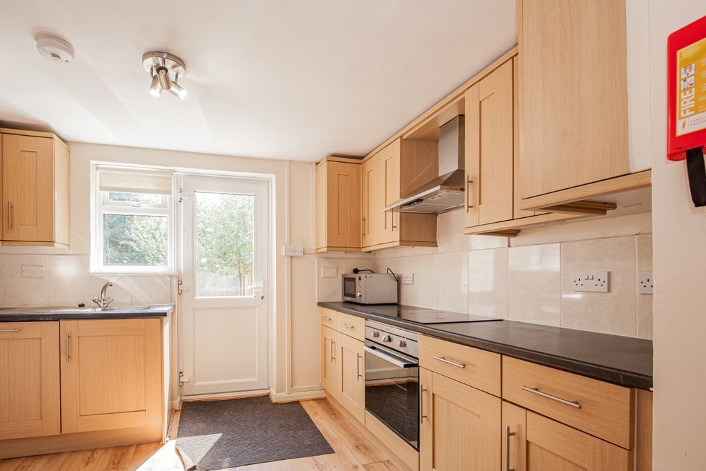 Property photo 2 of 11 Kitchen