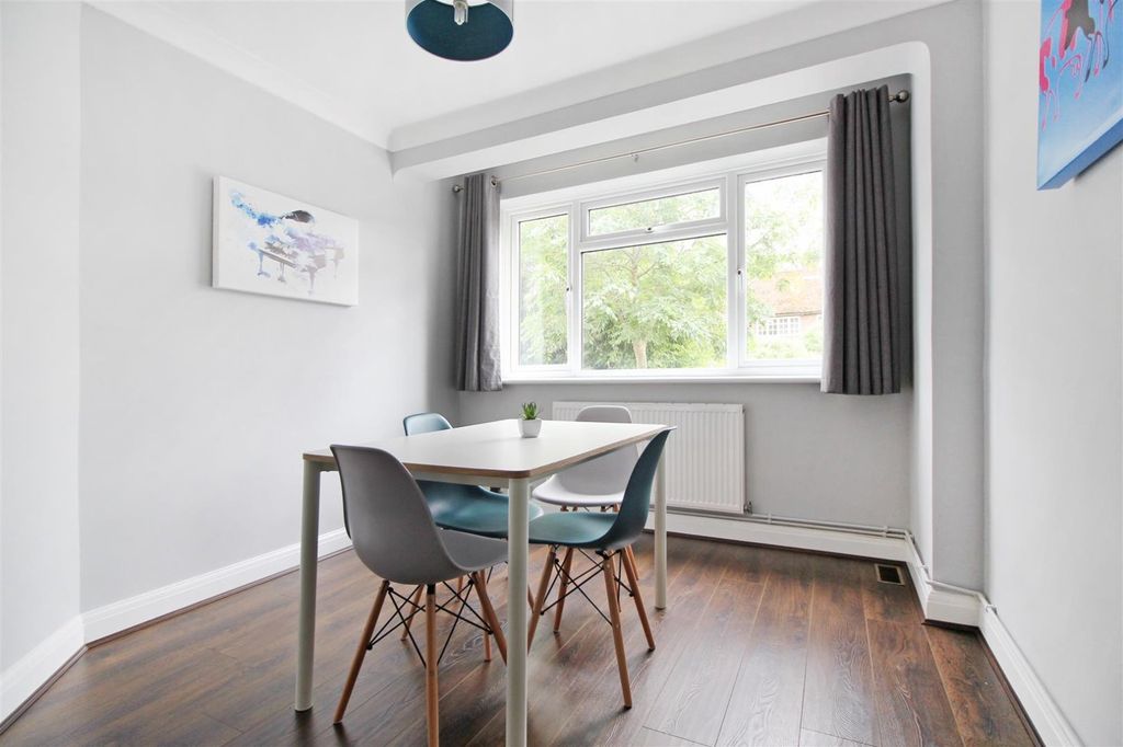 Property photo 3 of 11 Picture 3