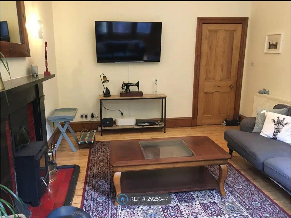 Property photo 3 of 13 Livingroom