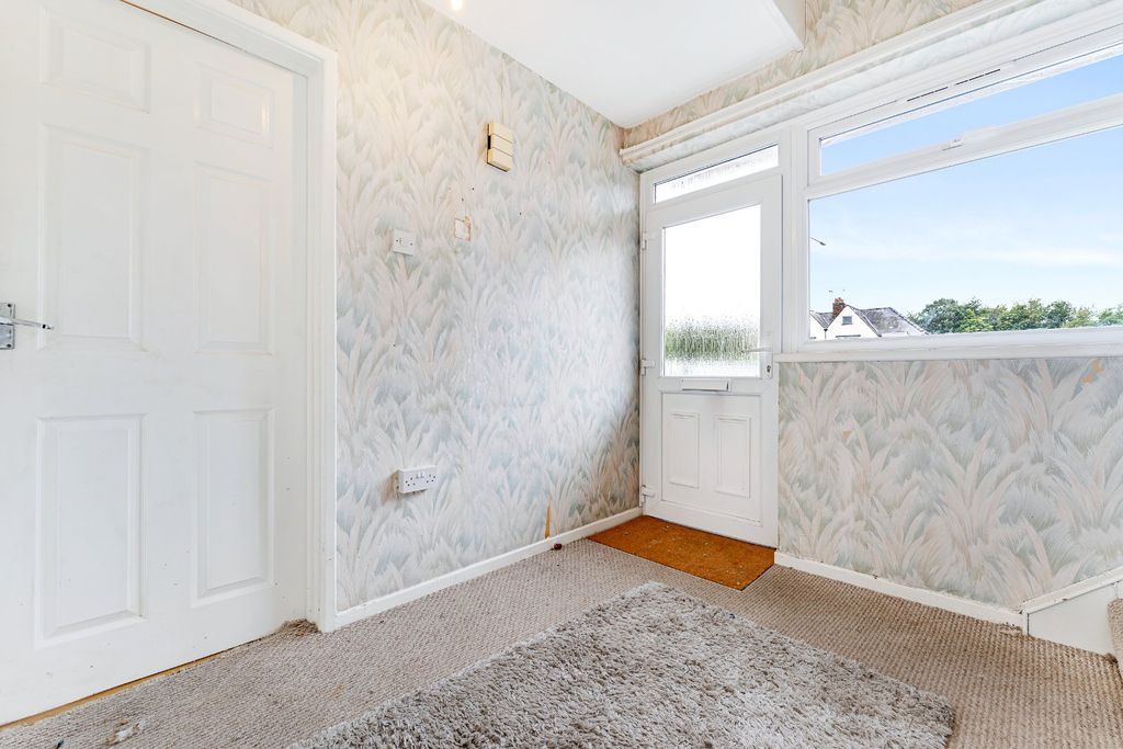 Property photo 3 of 15 Entrance Hall