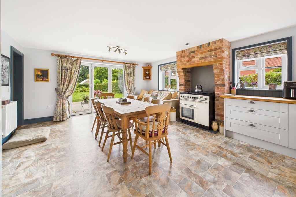 Property photo 3 of 34