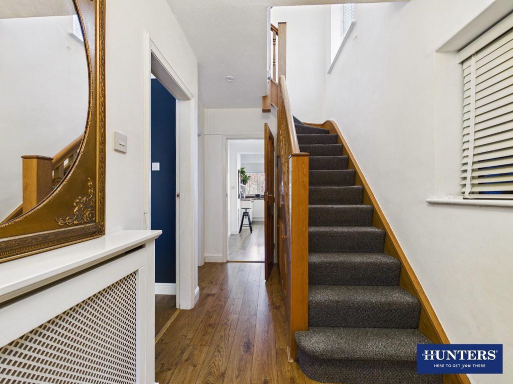 Property photo 2 of 23 Entrance Hall