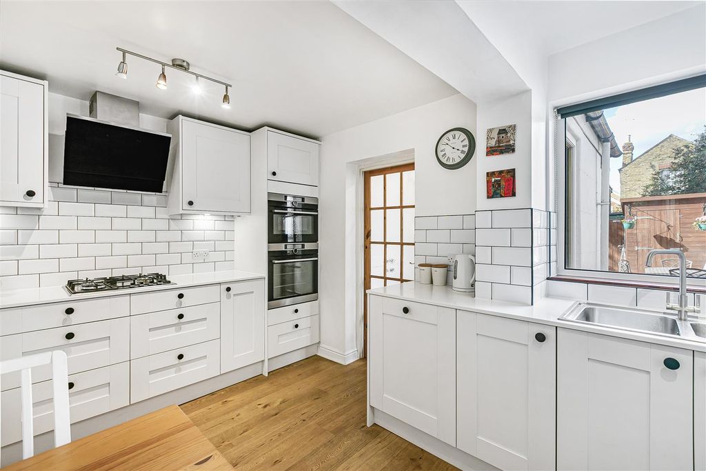 Property photo 3 of 17