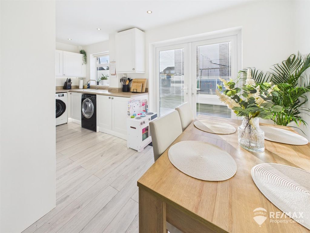 Property photo 3 of 24 Cam02842G0-Pr0303-Still042.Jpg