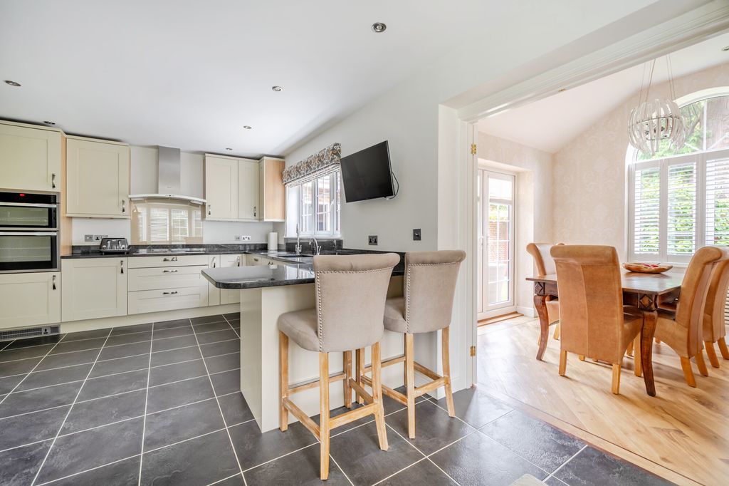 Property photo 2 of 13