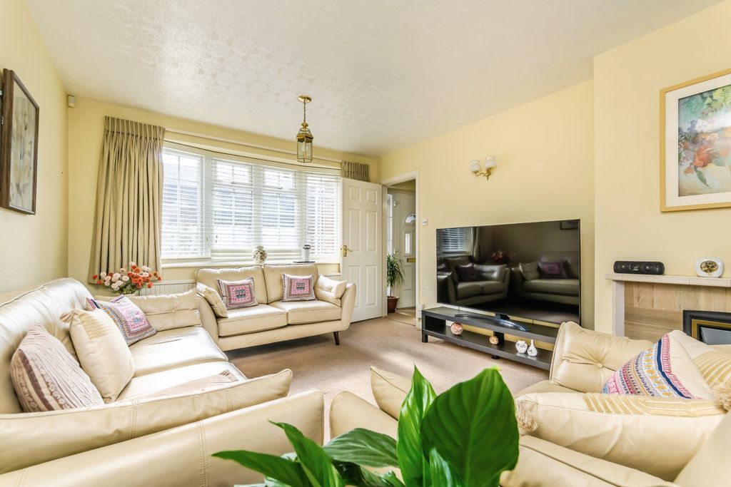 Property photo 2 of 17 Lounge