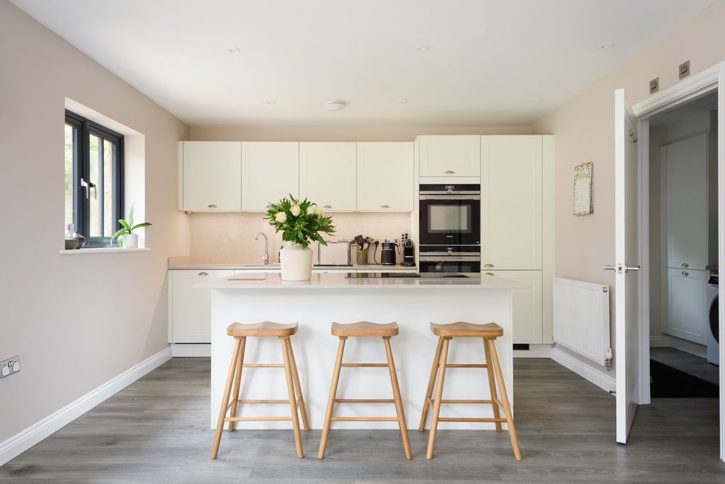 Property photo 2 of 28 5275947