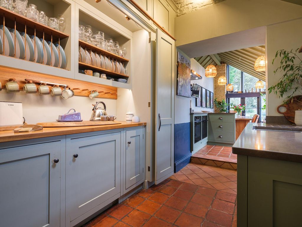 Property photo 3 of 24 Image