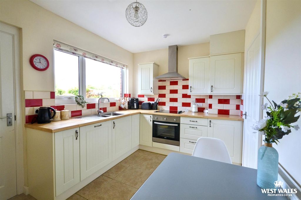 Property photo 3 of 15 Kitchen