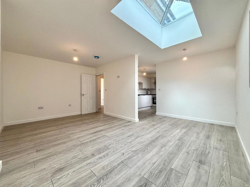 Property photo 3 of 16 Whatsapp Image 2025-10-25 At 12.55.09_5cd3A811.Jpg