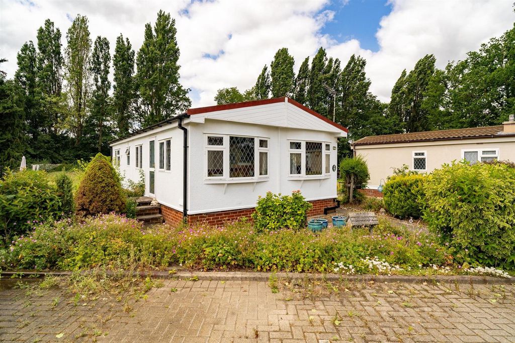 Property photo 1 of 14 Arkley Park