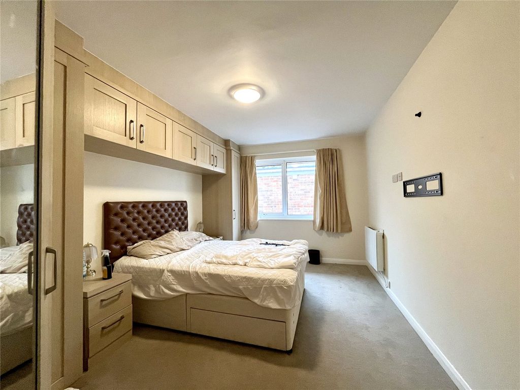 Property photo 1 of 9 Bedroom