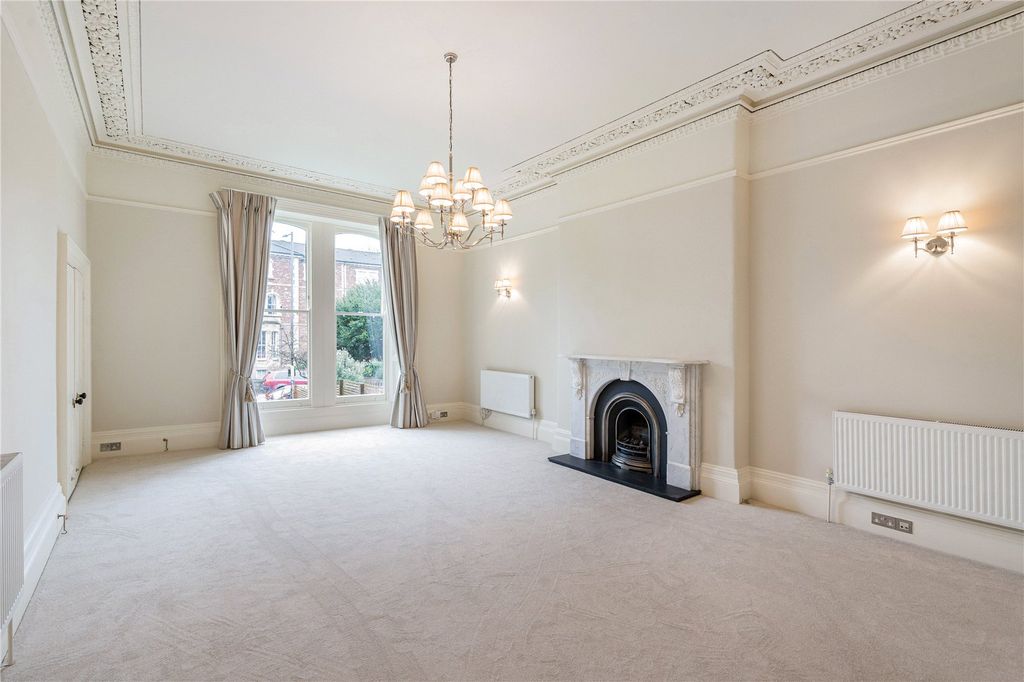 Property photo 2 of 14 Picture No. 11