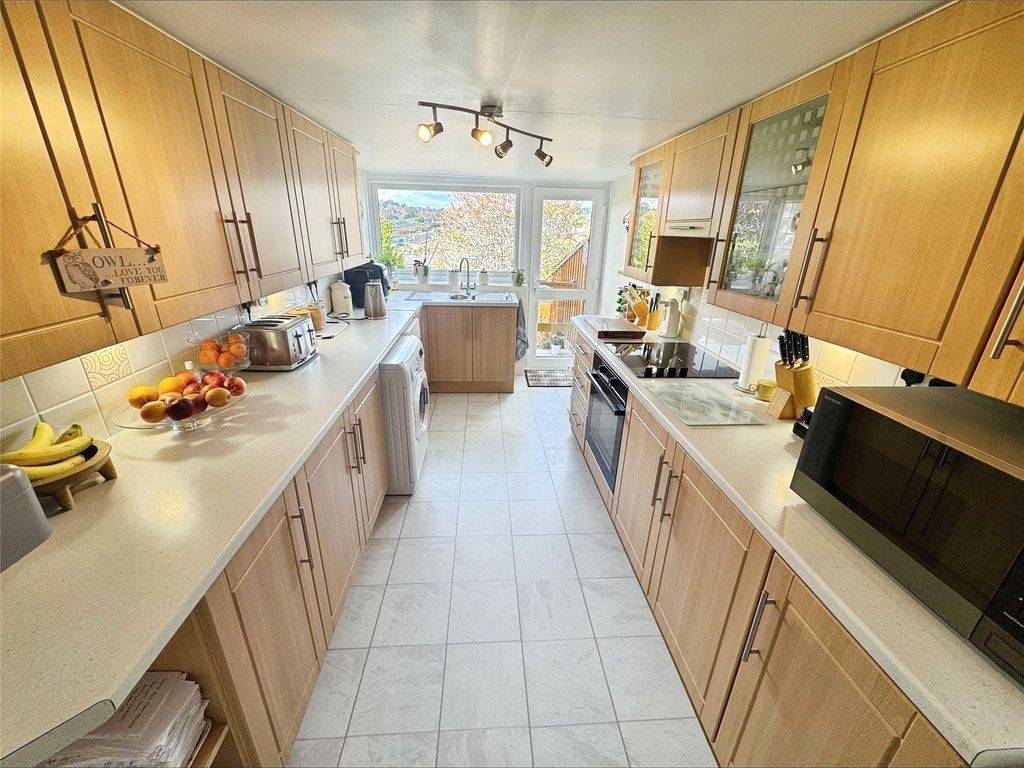 Property photo 3 of 21 Kitchen
