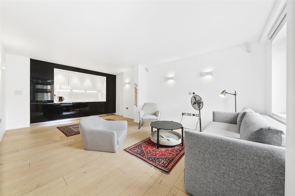 Property photo 2 of 9 Kirby Street