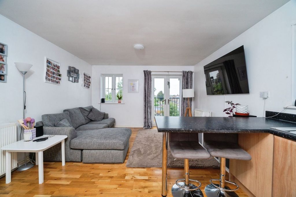 2 bed flat for saleDanes Close, Grimsby DN32 photo 4