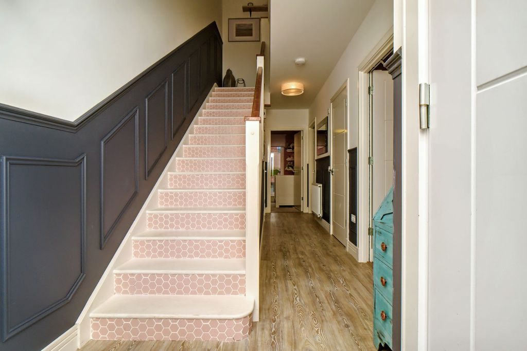 Property photo 2 of 18 4684462