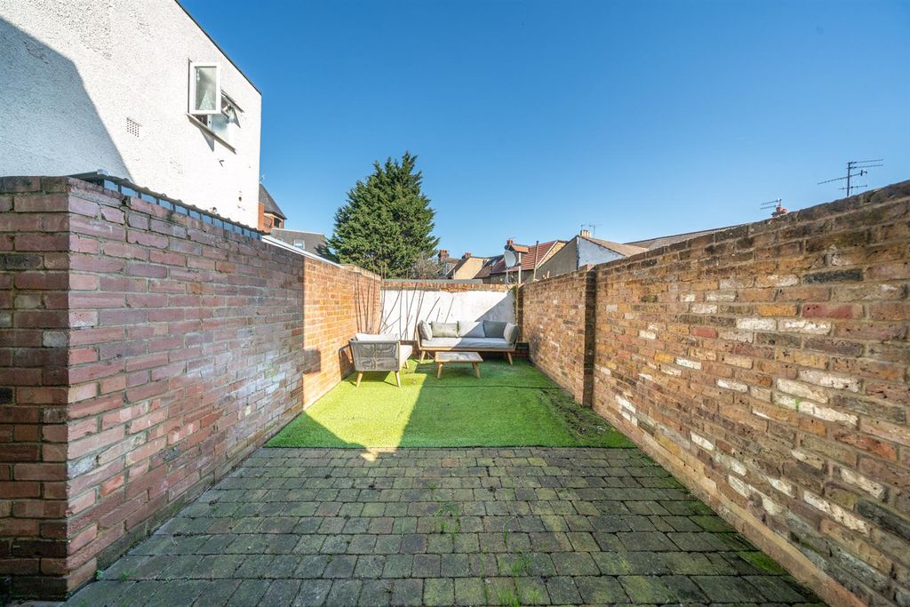 Property photo 3 of 16 Garden