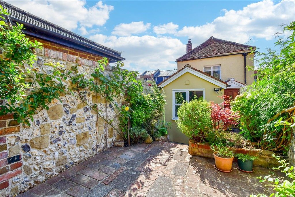 Property photo 2 of 14 Front Garden