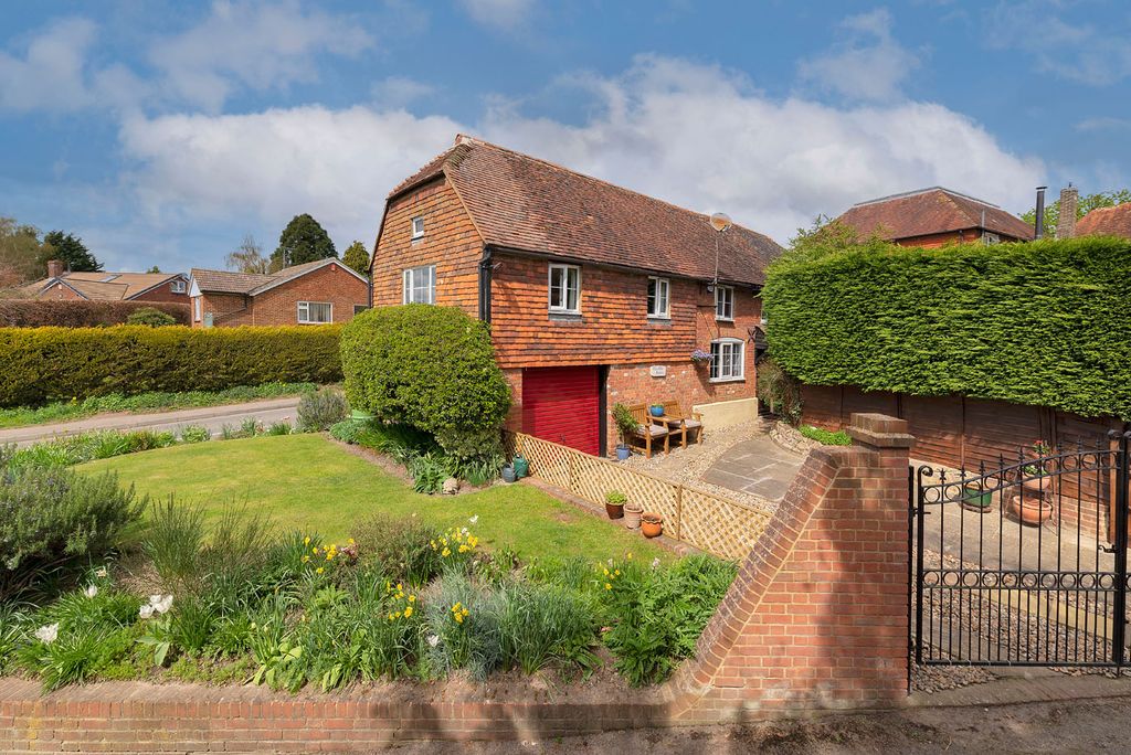 Property photo 1 of 11 Frontage