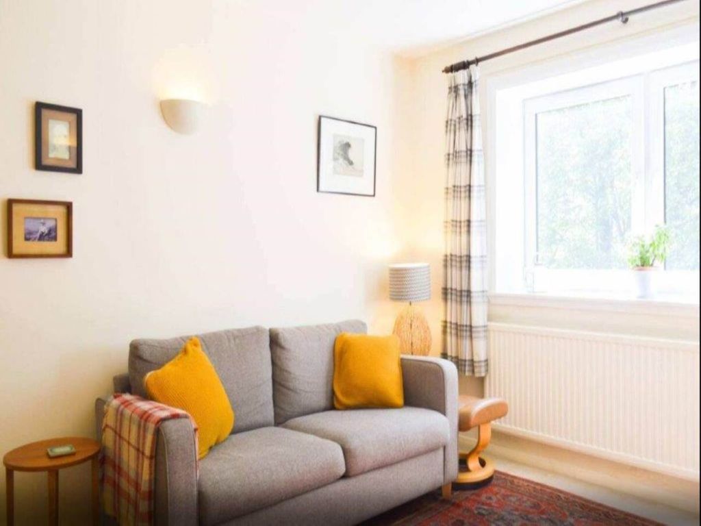 Property photo 3 of 11 Living
