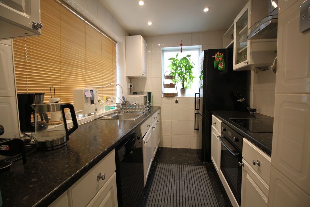 Property photo 2 of 11 Kitchen