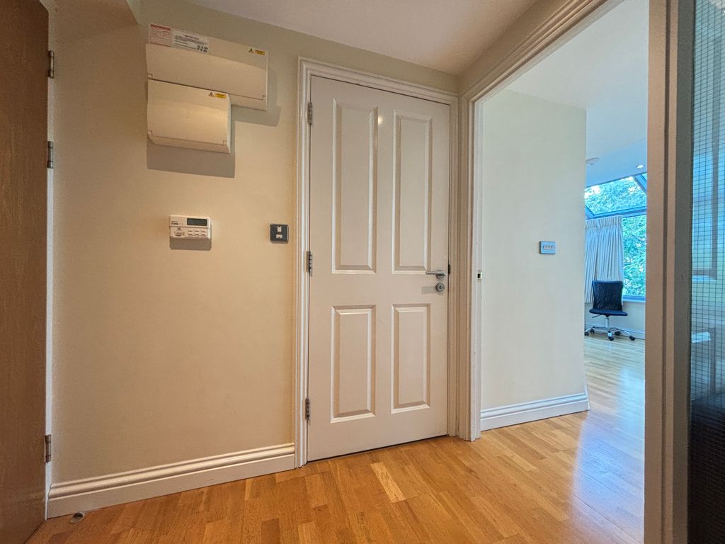 Property photo 3 of 12 Entrance Hall