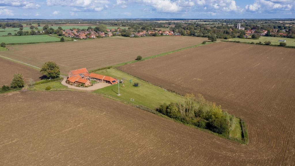 Property photo 3 of 32