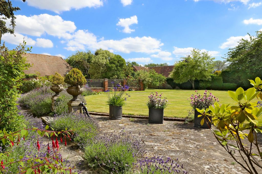 Property photo 3 of 13 Garden