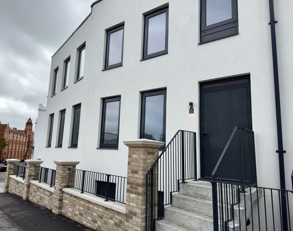 Property photo 2 of 21