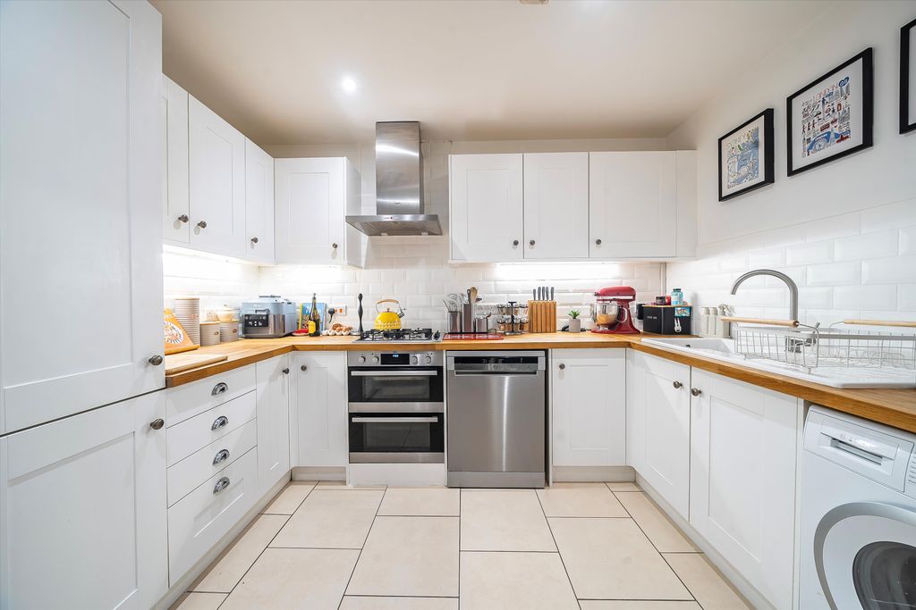 Property photo 2 of 16 Image