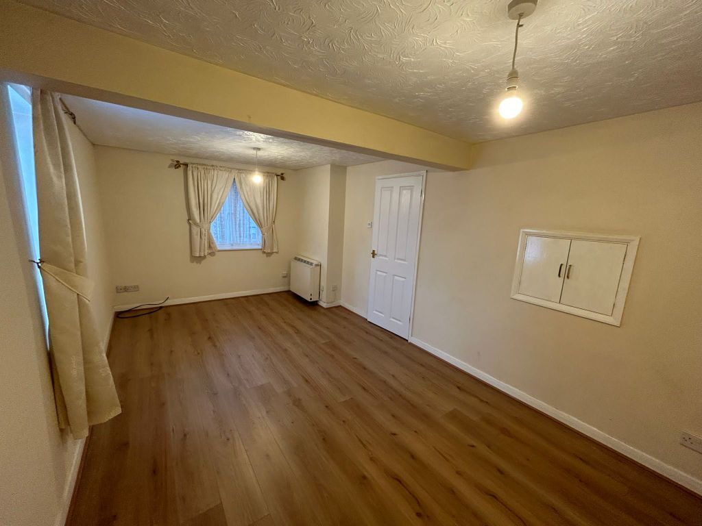 Property photo 3 of 11 Bedroom 1