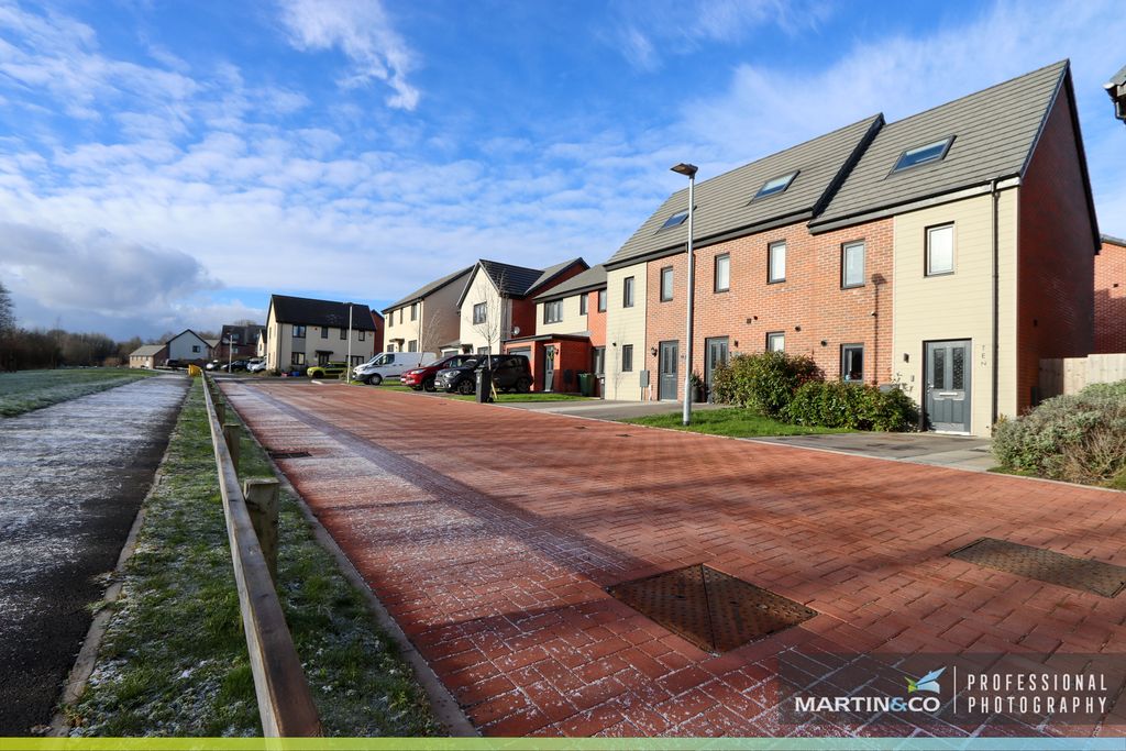 Property photo 2 of 21