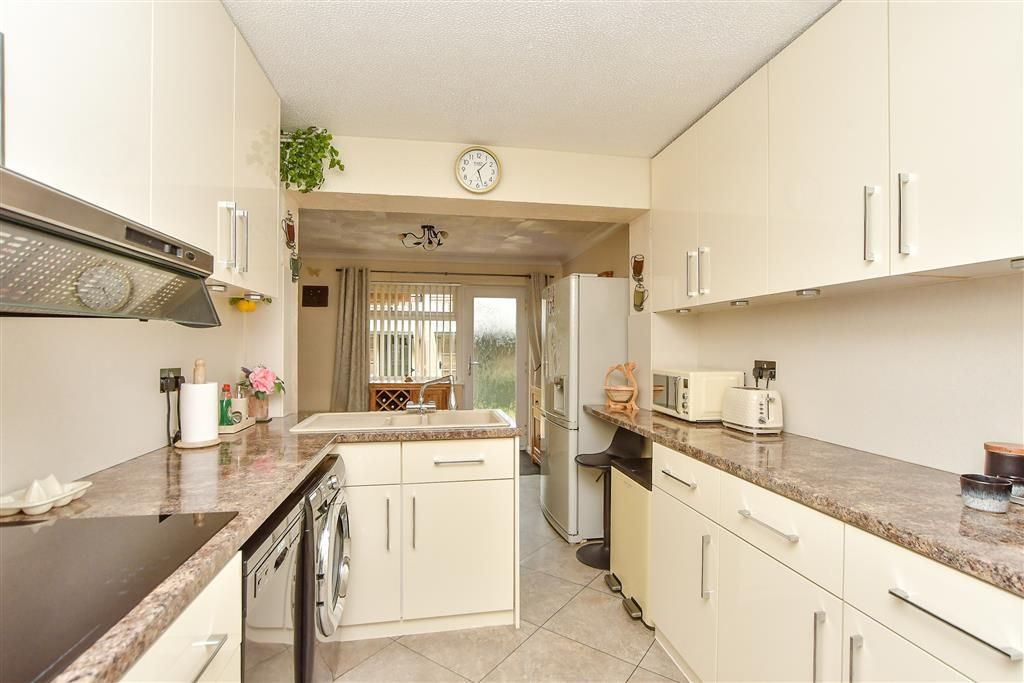 Property photo 3 of 8 Kitchen