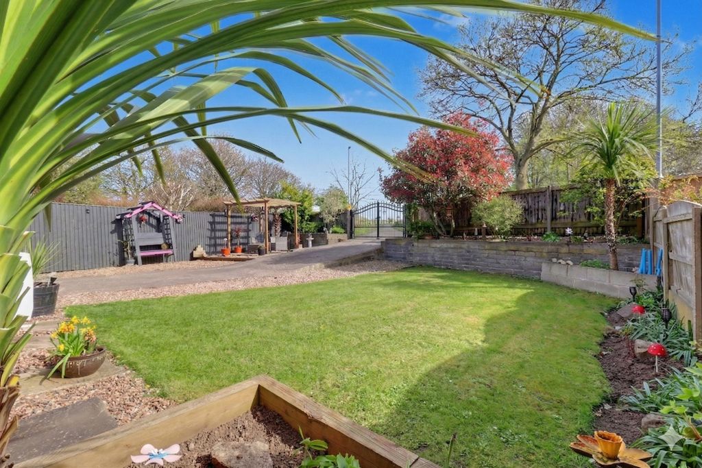 Property photo 2 of 25 2- Rob Hammond Ewemove Pontefract