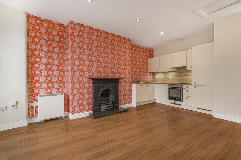 Property photo 3 of 14 Flat 4 99 Promenade-6.Jpg