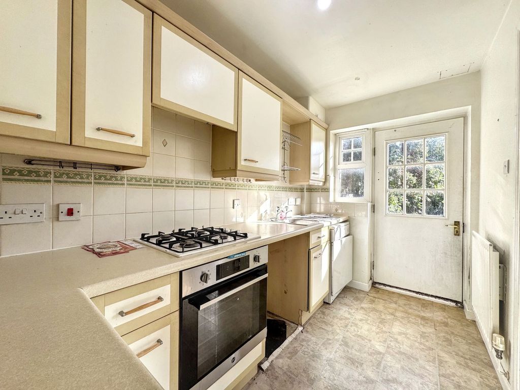 Property photo 2 of 18 Kitchen