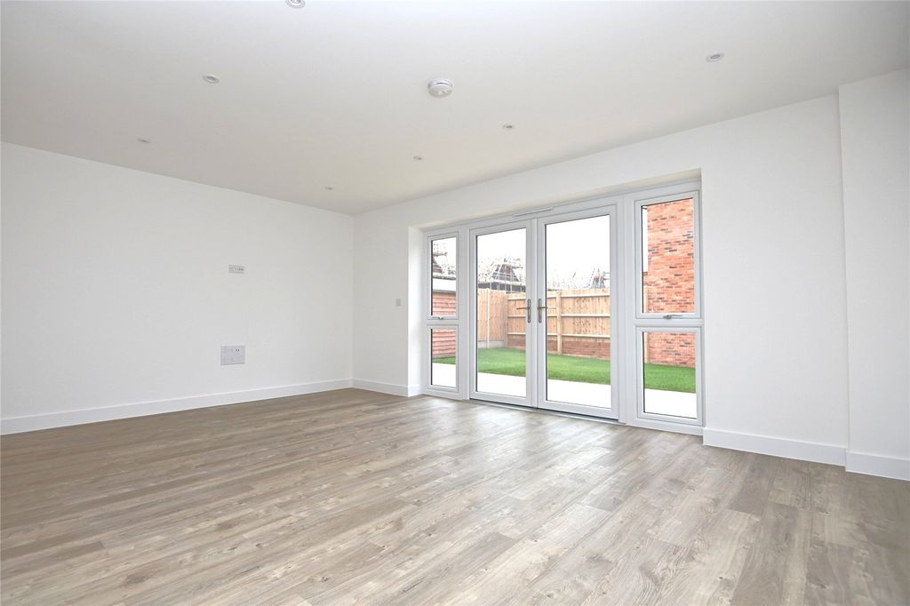 Property photo 3 of 8 Picture No. 05